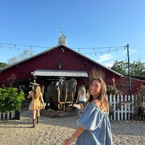 Meet your Posher, Ainsley